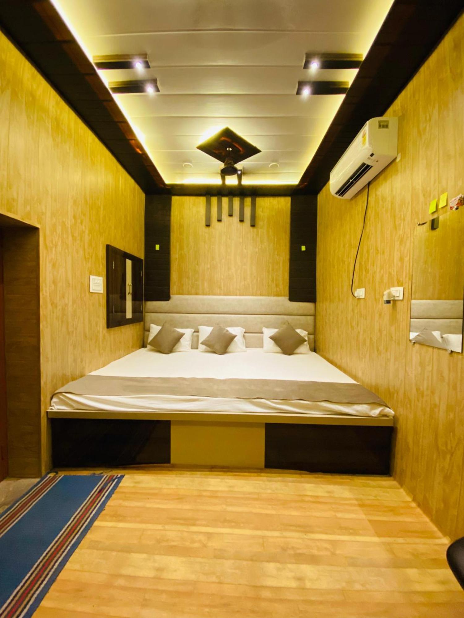 Namo Guest House Only For Indians Varanasi Dış mekan fotoğraf
